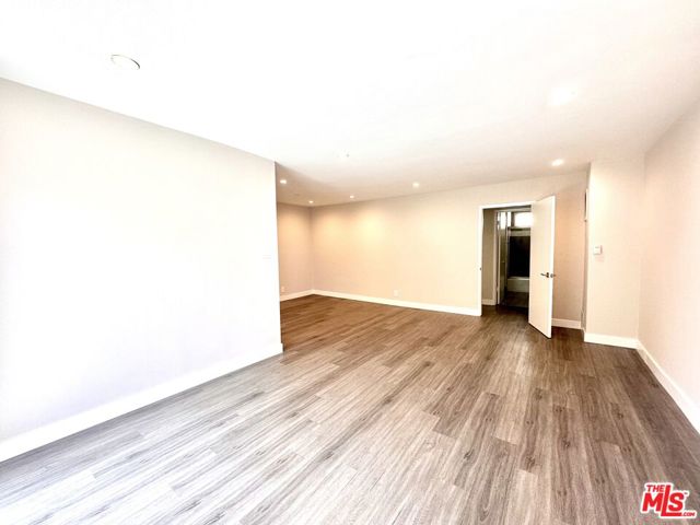 1051 S Sherbourne Drive, Los Angeles CA: https://media.crmls.org/mediaz/db2d911e-a2a9-4711-9b15-26d88e4e4472.jpg