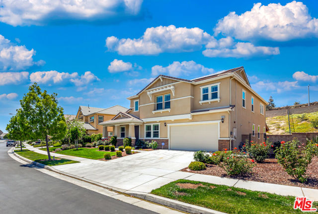 22379 Driftwood Court, Santa Clarita CA: https://media.crmls.org/mediaz/db2e800a-b6ec-4afe-b939-254fad3a2769.jpg