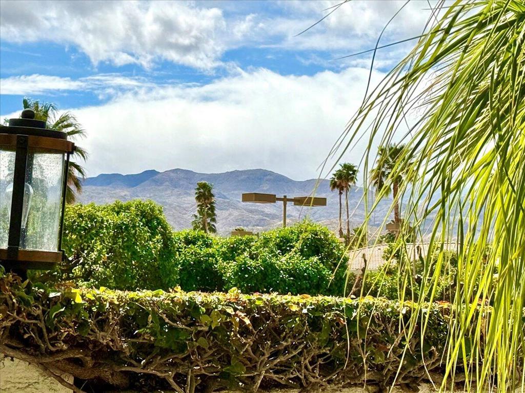 https://media.crmls.org/mediaz/db2e99eb-5f58-4fcf-98bc-fa7526ac76dc.jpg?preset=X-Large