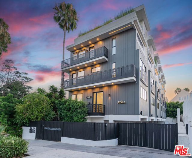 1447 1/4 N Martel Avenue, Los Angeles CA: https://media.crmls.org/mediaz/db2f02c4-76d6-4ae7-9663-83dfe4f3598d.jpg
