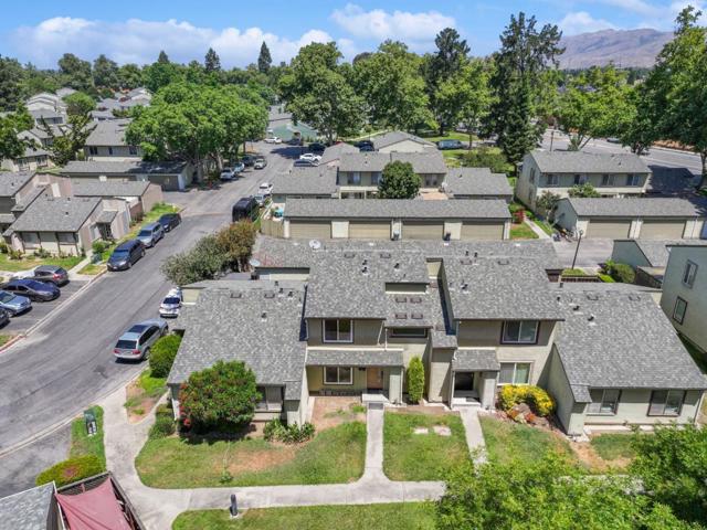 2044 Voss Park Lane, San Jose CA: https://media.crmls.org/mediaz/db2f2aae-5e3c-437a-9f41-ba313a1da50d.jpg
