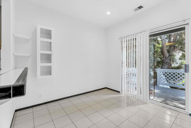 819 15th Street, Oakland CA: https://media.crmls.org/mediaz/db2f5f2a-5ffc-4a9b-a5d4-3d099db62eee.jpg
