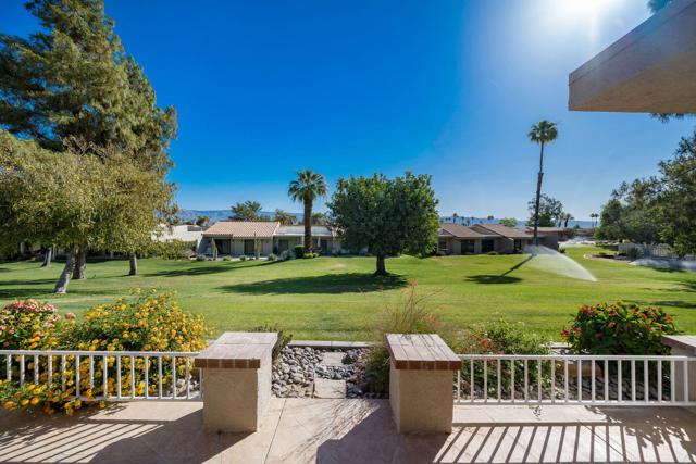 40960 La Costa W Circle, Palm Desert CA: https://media.crmls.org/mediaz/db300086-ca48-41eb-83a2-6b25c1542bab.jpg