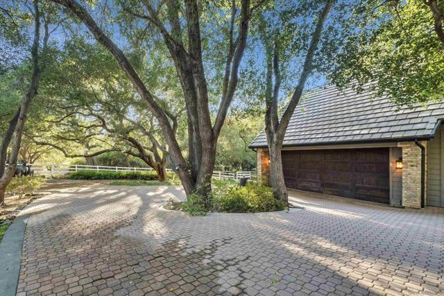 45455 Lorenz Ln, Temecula CA: https://media.crmls.org/mediaz/db301937-8d0c-4d8f-ac48-db3902831d21.jpg