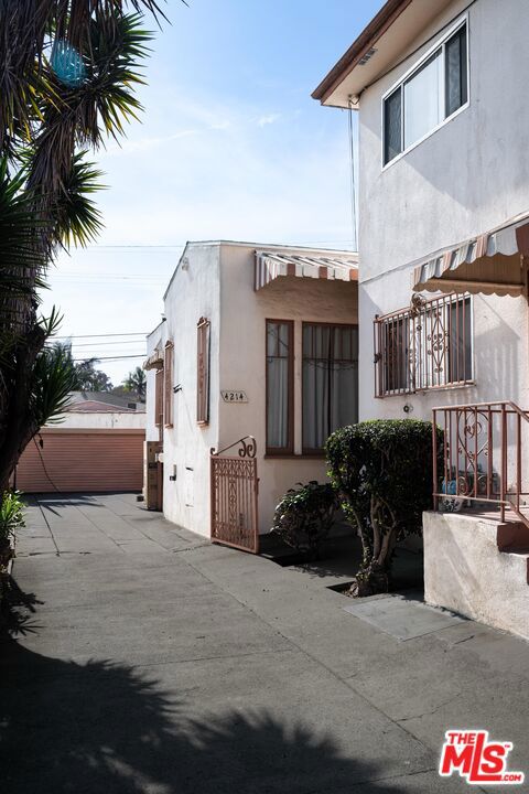 4214 W Slauson Avenue, Los Angeles CA: https://media.crmls.org/mediaz/db304e6d-f7ba-4864-8fda-dacd4281bd35.jpg