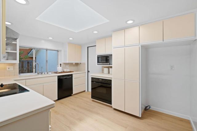 1861 Limetree Lane, Mountain View CA: https://media.crmls.org/mediaz/db305c27-22f8-4250-a2bb-eff5e55b30f4.jpg