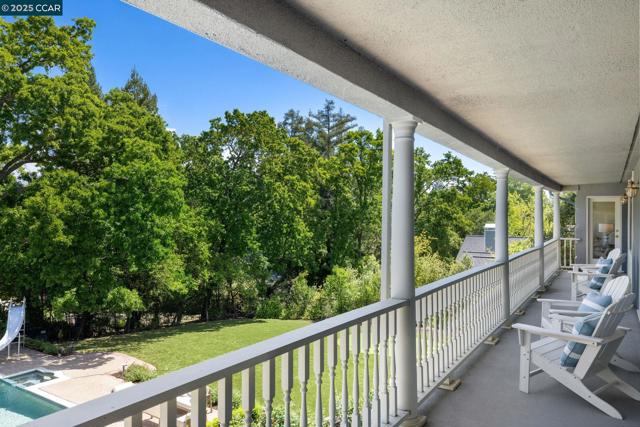 2398 Ironwood Pl, Alamo CA: https://media.crmls.org/mediaz/db316266-756c-4360-9092-360e2f007b0f.jpg