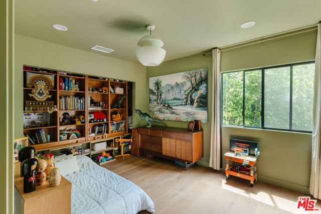 12220 Benmore Terrace, Los Angeles CA: https://media.crmls.org/mediaz/db31bb98-0e04-4606-882a-37edb56e5550.jpg