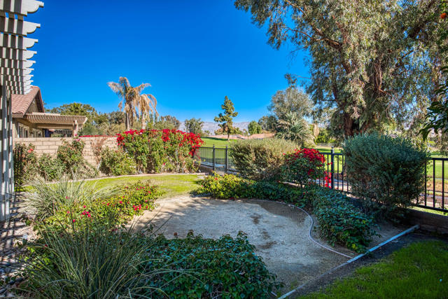 Image 28 of 43 For 49530 Lincoln Drive