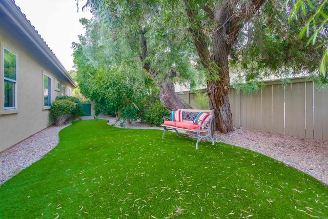 375 Camino Bailen, Escondido CA: https://media.crmls.org/mediaz/db323ccf-d3be-4688-8ab2-9091564e4071.jpg