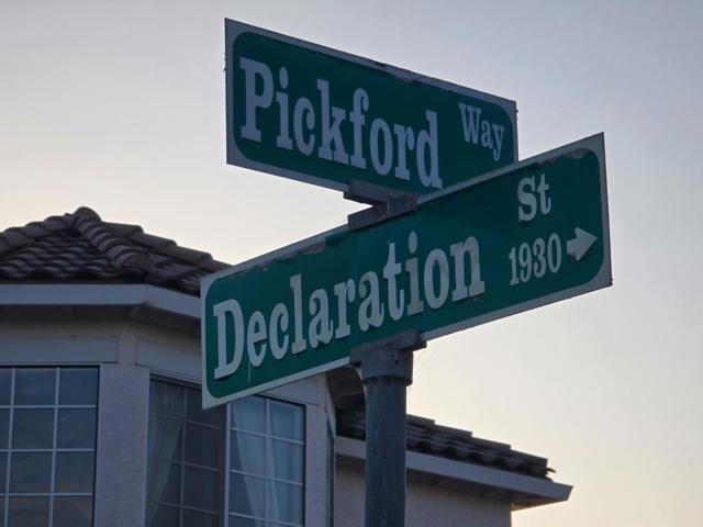 1204 Pickford Way, Salinas CA: https://media.crmls.org/mediaz/db3267d4-7d95-4648-959b-22c3913a25e4.jpg