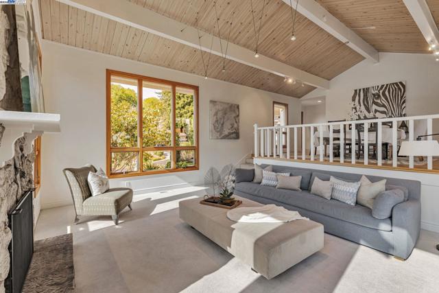 324 Merrilee Place, Danville CA: https://media.crmls.org/mediaz/db3286c9-821f-4f68-b29d-52bceb464921.jpg