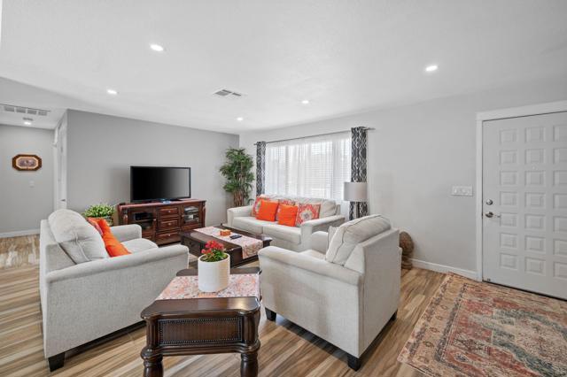 67470 Quijo Road, Cathedral City CA: https://media.crmls.org/mediaz/db32becb-a15c-4b67-a4e8-900a0e607a0e.jpg