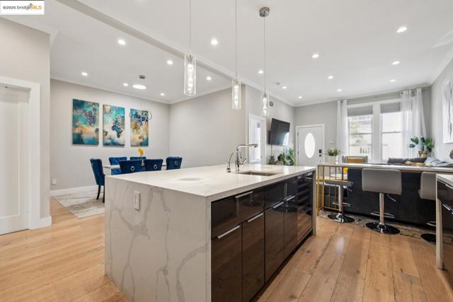 1537 Revere AVE, San Francisco CA: https://media.crmls.org/mediaz/db335a3a-7ef4-4dbf-9978-300c560e9548.jpg