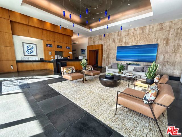 717 W Olympic Boulevard, Los Angeles CA: https://media.crmls.org/mediaz/db3376e8-c17e-4934-9ce4-3d1041dd3fb9.jpg