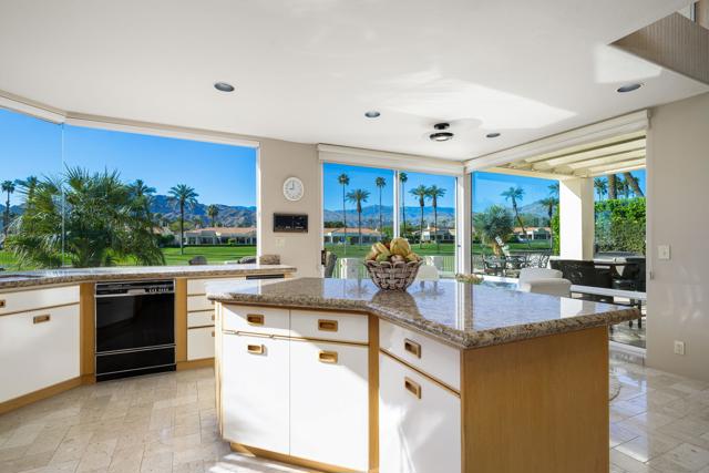 75315 Saint Andrews Court, Indian Wells CA: https://media.crmls.org/mediaz/db338e7d-006c-41eb-a1f4-1399c8e53c9c.jpg