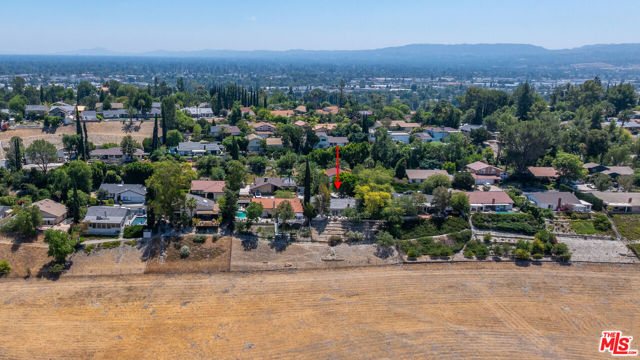 8919 Moorcroft Avenue, West Hills CA: https://media.crmls.org/mediaz/db34696a-954c-42e6-940b-3b75d262af34.jpg