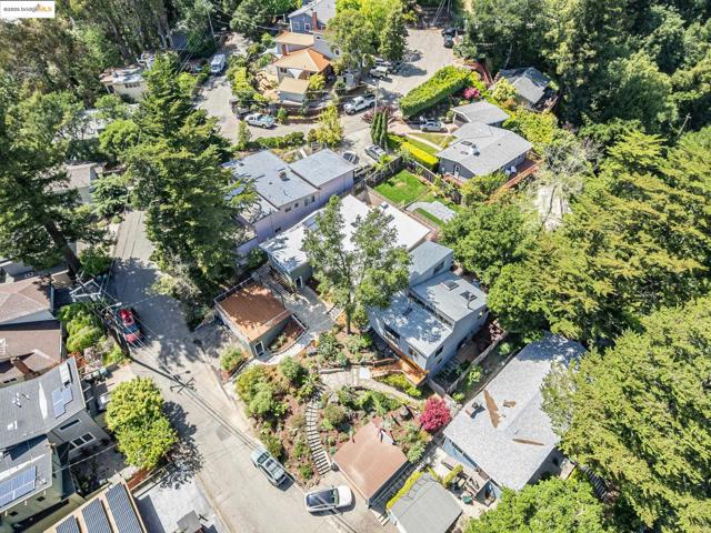 6815 Paso Robles Dr, Oakland CA: https://media.crmls.org/mediaz/db34f78d-ed8f-4267-bc2d-10e2fe13628e.jpg
