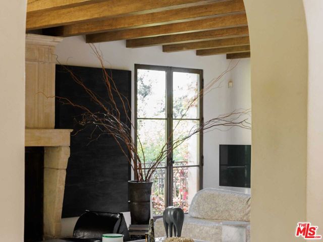 9606 Heather Road, Beverly Hills CA: https://media.crmls.org/mediaz/db353c95-af00-414f-871f-af62f49b2747.jpg