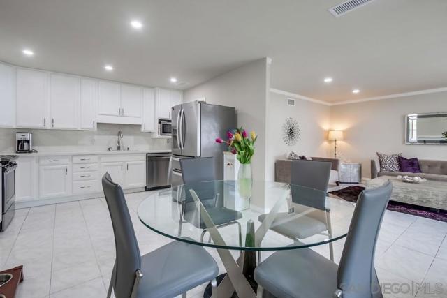 15380 Via La Gitano, Poway CA: https://media.crmls.org/mediaz/db353f3b-a225-4e31-af23-b589faa318c2.jpg