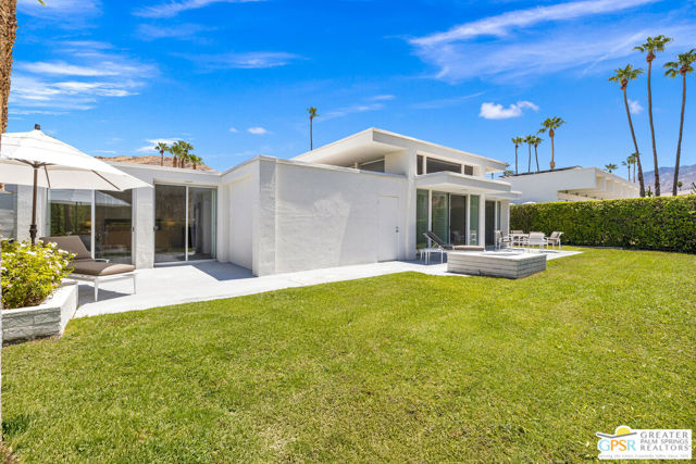 2723 S Kings Road, Palm Springs CA: https://media.crmls.org/mediaz/db35717f-4b54-4d3e-99e8-061023e6a980.jpg