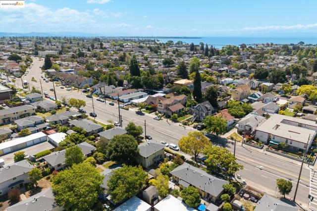317 Pacific, Alameda CA: https://media.crmls.org/mediaz/db35acf2-9798-4378-8088-cf27fdd3fc61.jpg