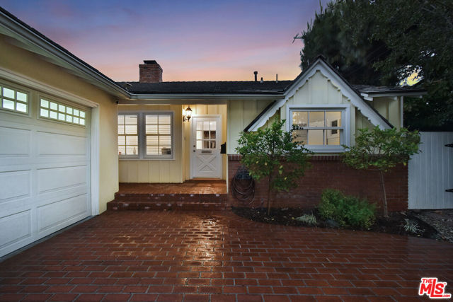 13046 Addison Street photo 4