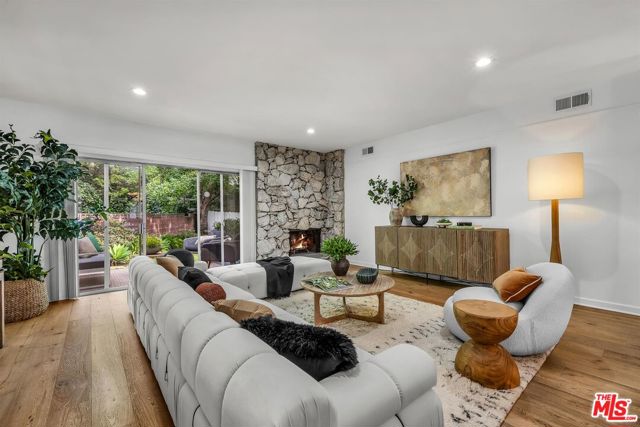 12243 Kling Street photo 5