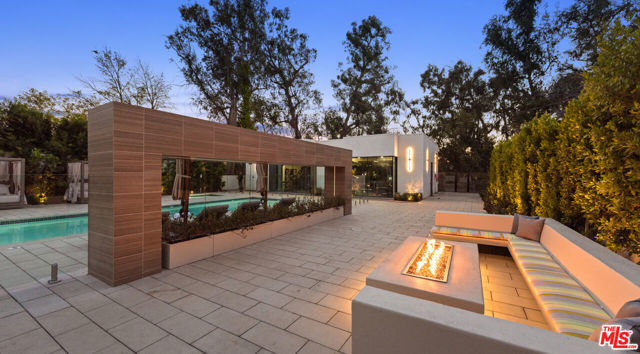 Drew Fenton | 505 S Barrington Avenue Los Angeles CA | MLS: 7082117