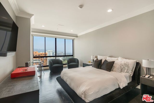 10490 Wilshire Boulevard, Los Angeles CA: https://media.crmls.org/mediaz/db3719da-3c71-458b-b544-6fdbf532e0c1.jpg