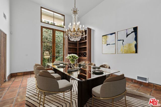 1017 S Gretna Green Way, Los Angeles CA: https://media.crmls.org/mediaz/db379e10-7a20-4ca5-b491-a70ae40646c7.jpg