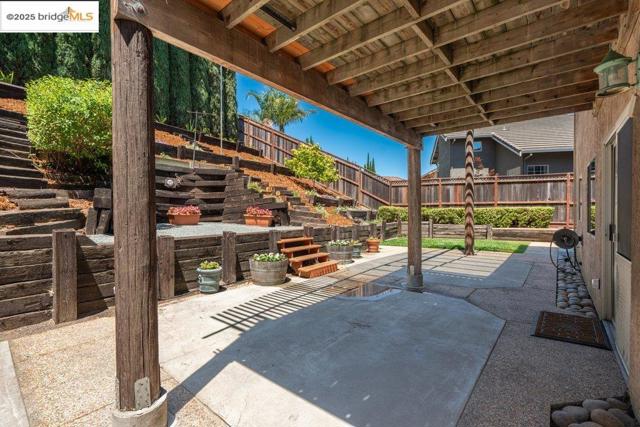 1003 Linda Vista Way, Rio Vista CA: https://media.crmls.org/mediaz/db37c3fd-0d58-4701-a415-ae818cc95a33.jpg