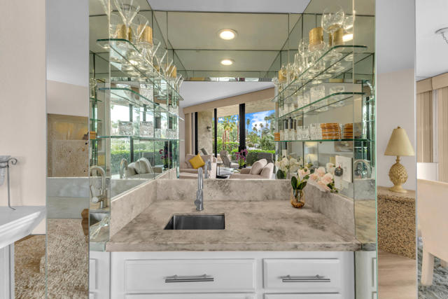 910 Island Drive #112, Rancho Mirage, CA 92270