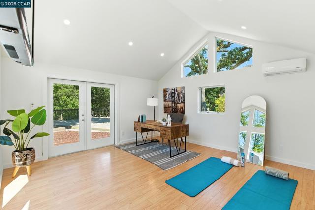 122 Stein Way, Orinda CA: https://media.crmls.org/mediaz/db37f4de-4c6b-4841-8d9b-9713e76bb5a0.jpg