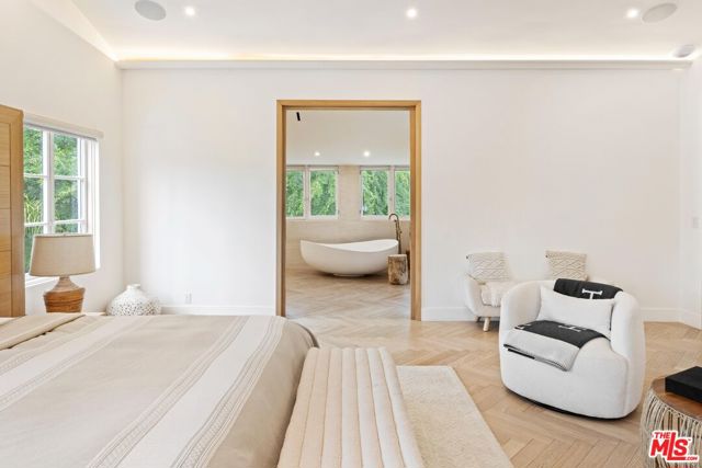 9451 Sunset Boulevard, Beverly Hills CA: https://media.crmls.org/mediaz/db383f61-1571-4706-97e0-3e8f6895b8eb.jpg