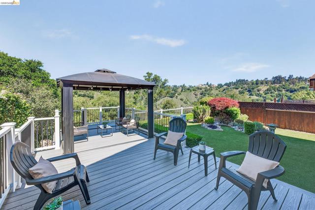 4963 Stoneridge Ct, Oakland CA: https://media.crmls.org/mediaz/db38419a-dba5-4510-812d-da23a17133b4.jpg