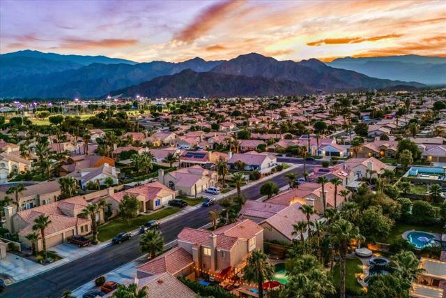 79320 Desert Wind Court, La Quinta CA: https://media.crmls.org/mediaz/db397333-583c-48e4-a026-30df0c1bcdf4.jpg