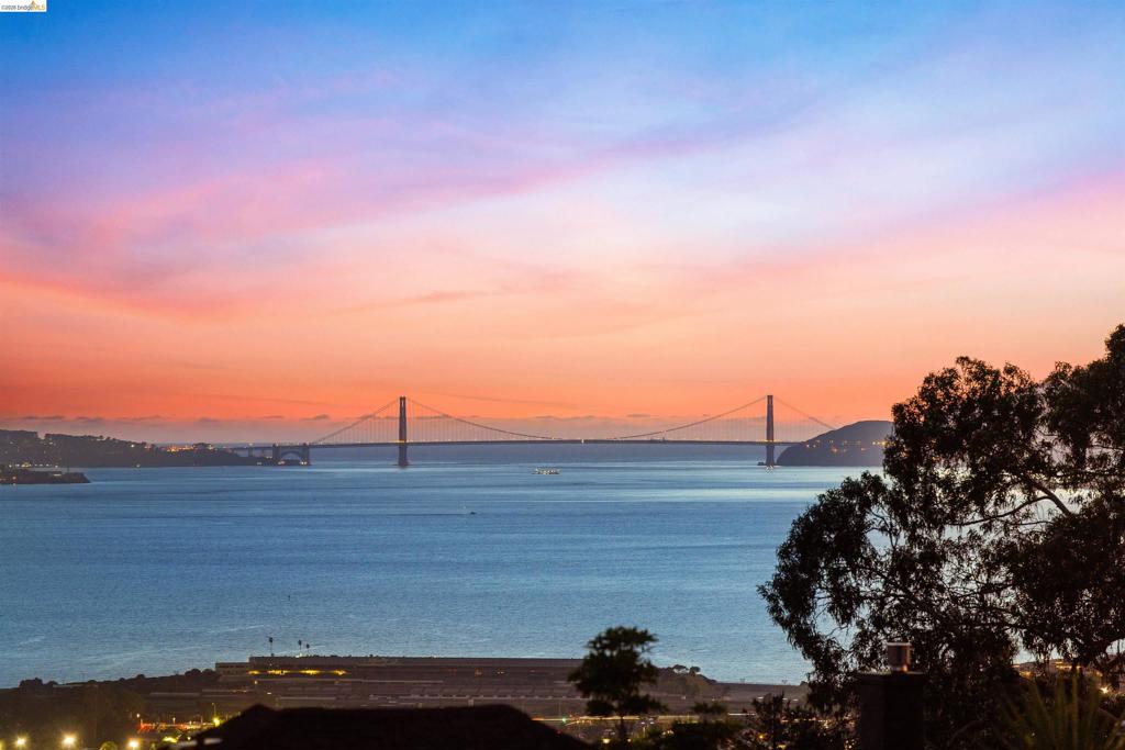 https://media.crmls.org/mediaz/db39fa89-99dd-4295-8df9-a4ed9888e39f.jpg?preset=X-Large