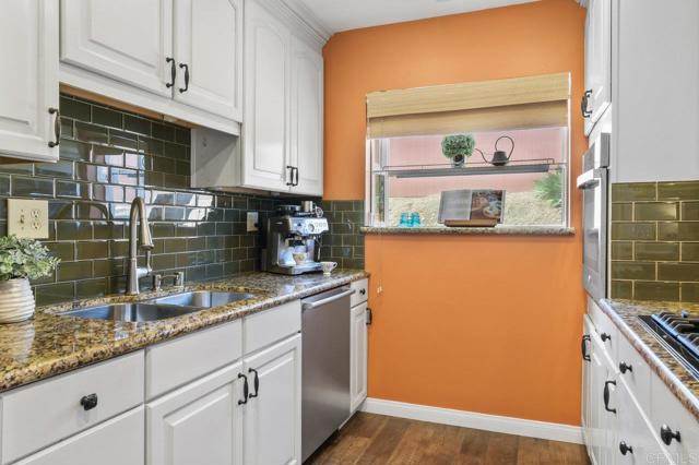 Detail Gallery Image 8 of 35 For 4331 Helix Canyon Dr, La Mesa,  CA 91941 - 3 Beds | 2 Baths