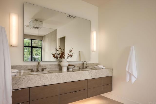 Detail Gallery Image 12 of 39 For 601 N Cedros, Solana Beach,  CA 92075 - 5 Beds | 5/1 Baths