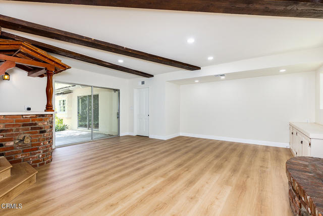 2058 Lyans Drive, La Canada Flintridge CA: https://media.crmls.org/mediaz/db3acde8-605a-4ece-8d5c-35960b2071da.jpg