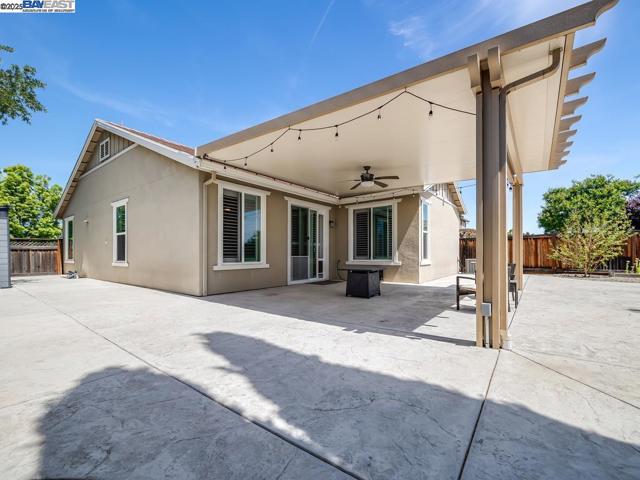 1178 Tropicana Ln, Brentwood CA: https://media.crmls.org/mediaz/db3af9d5-57f3-4eaa-9875-d6f8239982bc.jpg