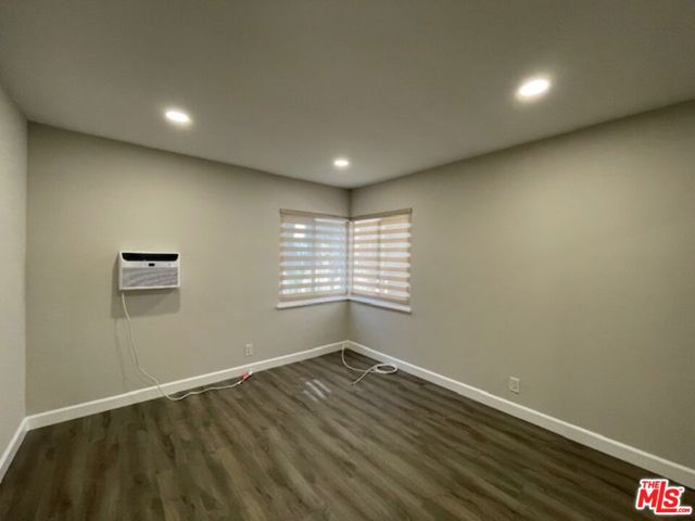 1533 Yale Street, Santa Monica CA: https://media.crmls.org/mediaz/db3affcc-febb-4b8d-ad99-acb37061c44f.jpg