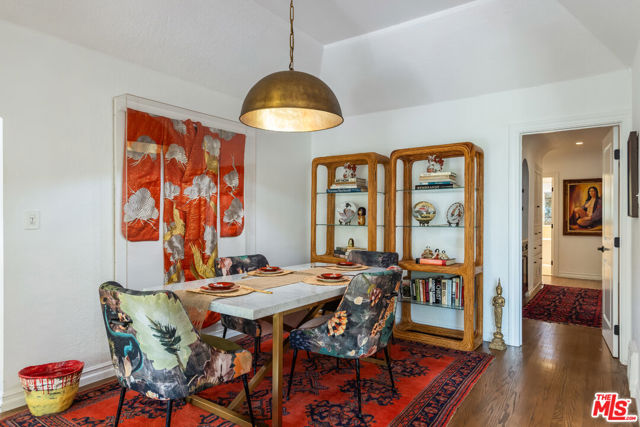 724 N Spaulding Avenue, Los Angeles CA: https://media.crmls.org/mediaz/db3bb04e-58f0-47c0-9e61-16ef9879e774.jpg