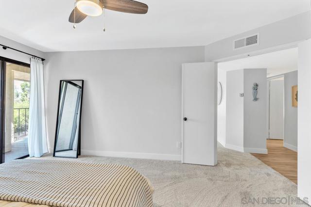 Image 15 of 42 For 17607 Pomerado Road  204