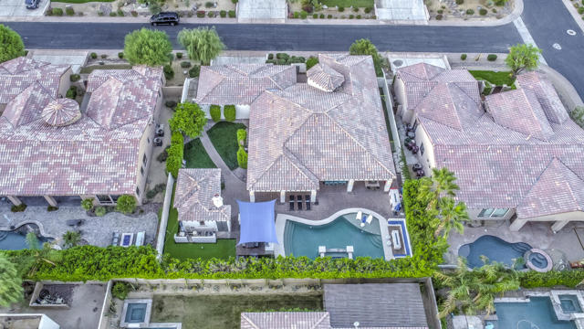 81107 Carefree Drive, Indio CA: https://media.crmls.org/mediaz/db3fa872-8699-41fd-bc76-f5e64ea30b3f.jpg