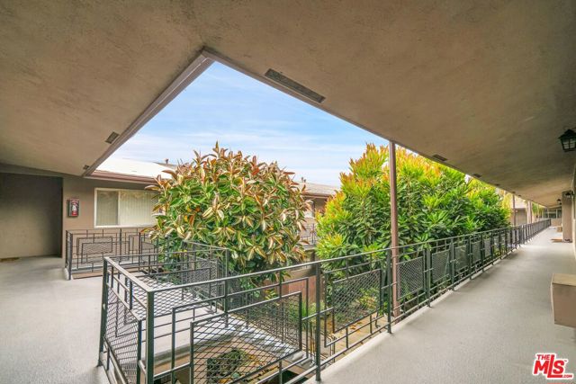 Image 10 of 15 For 6225 Reseda Boulevard