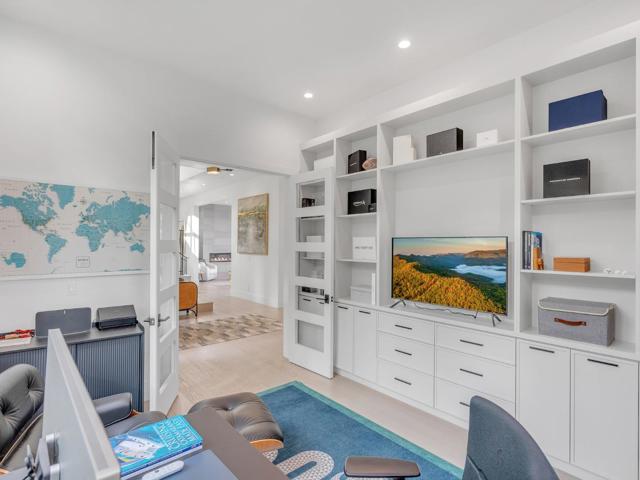 60 Glengarry Way, Hillsborough CA: https://media.crmls.org/mediaz/db419c87-44fd-423b-9067-41fd7a0d6965.jpg