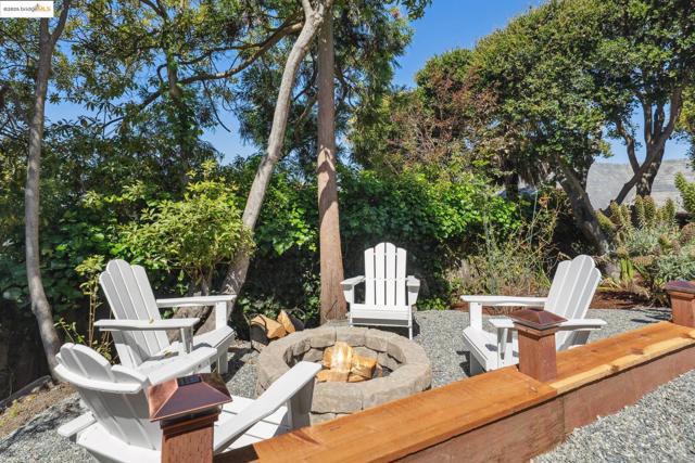 744 Coventry Road, Kensington CA: https://media.crmls.org/mediaz/db41baee-1f9e-4544-b4fc-99295bde75d1.jpg