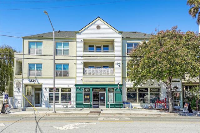 224 Laurel, Santa Cruz CA: https://media.crmls.org/mediaz/db41dc01-4f13-4666-b492-4e0eec0b85de.jpg